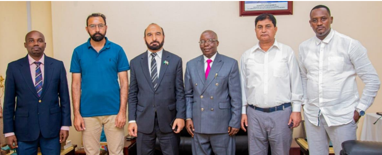Renforcement des partenariats académiques : Visite de l’Ambassadeur du Pakistan à l’Université Espoir d’Afrique
