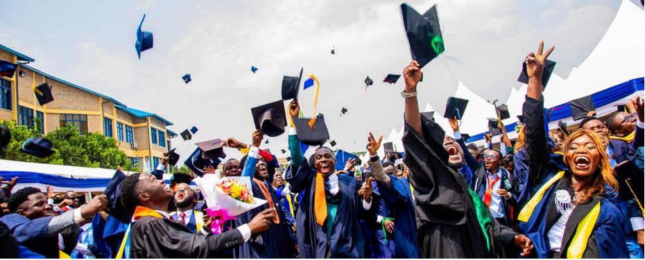Le jeudi 6
                            février 2025, l’Université Espoir d’Afrique a organisé une conférence-débat dans le
                            cadre de la semaine jubilaire, abordant des thèmes essentiels sur l’intégration de
                            la foi dans l’éducation, la gouvernance, et le leadership à l’UEA. Les participants
                            ont échangé sur l’évolution de l’UEA, ses défis et perspectives face au système
                            éducatif actuel.
                            