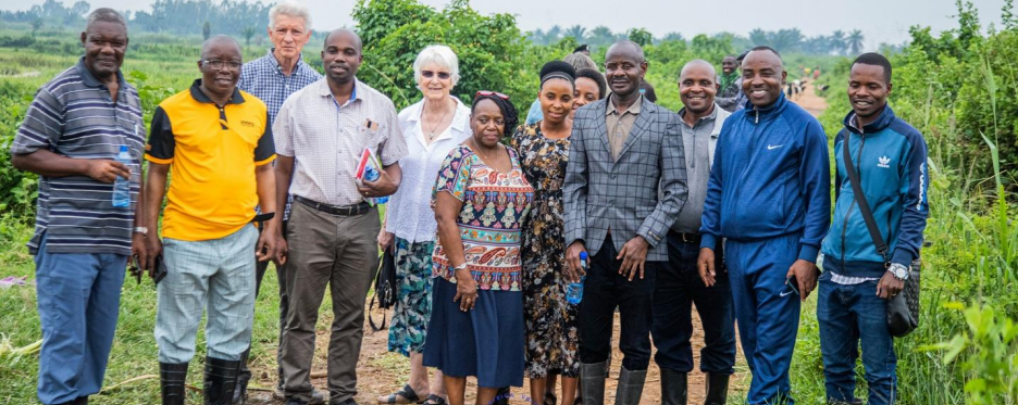 Visites des responsables de l’Université Espoir d’Afrique, les membres du
                        Conseil de Gestion et les partenaires en provenance des USA sur les centres de
                        recherche de ladite Université en agri-élevage à Rukaramu et à Buringa